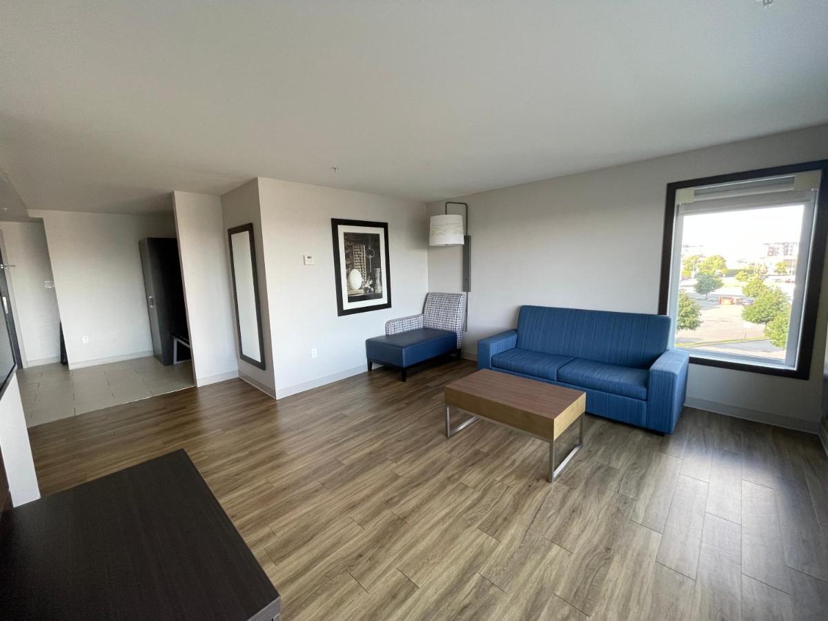 Express & - - Ottawa By Ihg Hotel
